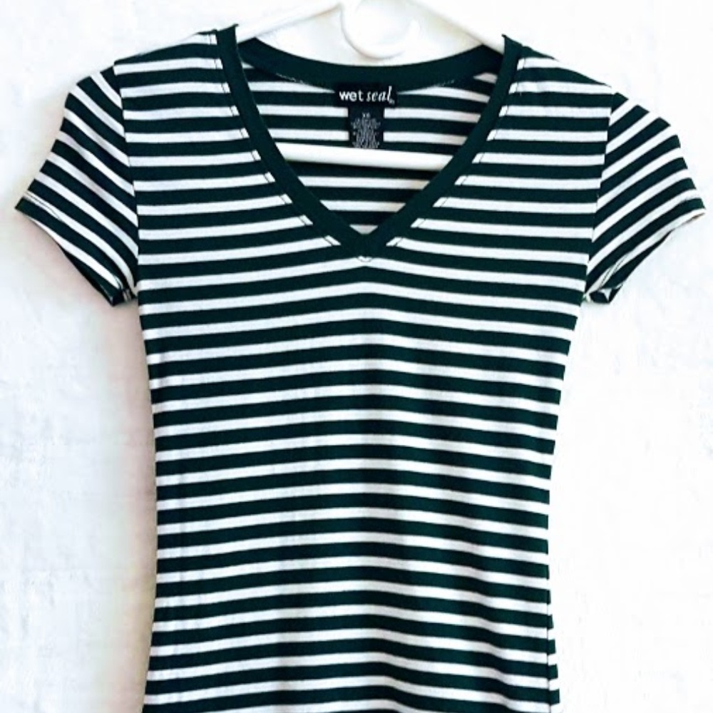#K2 Girl's Wet Seal V-Neck T-shirt